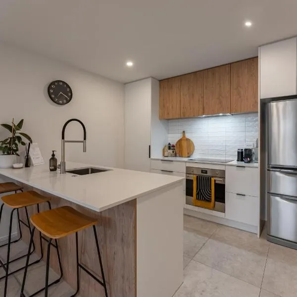 Urban Nest - Entire Townhouse and Free Parking，位于基督城的酒店