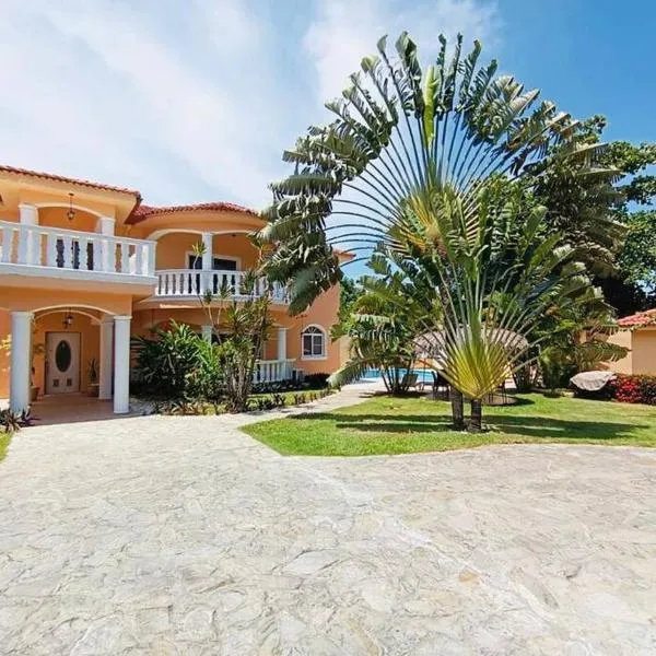 Luxury Villa Classic style, 7 minutes from the beach in Sosua, hotel in San Felipe de Puerto Plata