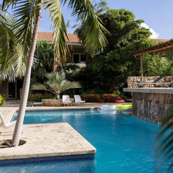 Cocobana Resort two-bedroom apartment ground floor, hotel in Willemstad