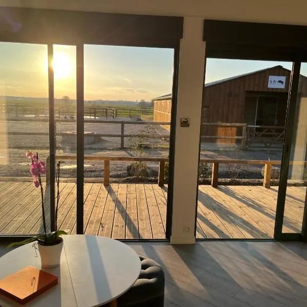 Equi-Lodge insolite avec les chevaux au cœur de la forêt proche Disney、La Houssaye-en-Brieのホテル