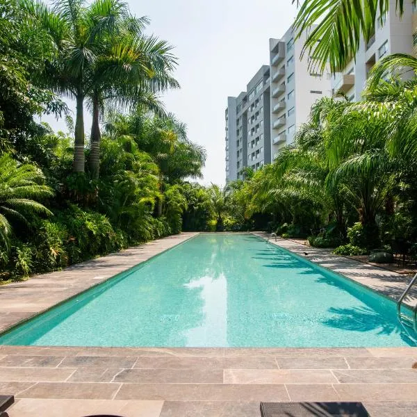 87978 DELUXE and unique 3BR condo by The Harbor, Via Montejo, hotel v destinaci Mérida