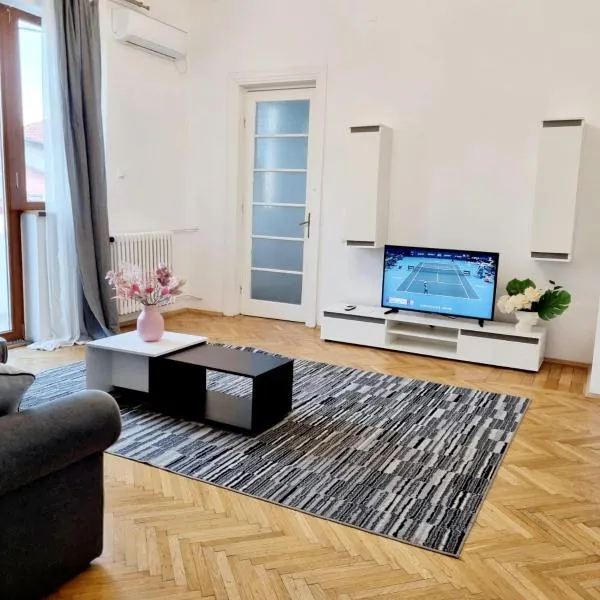 Cozy apartment near city center, hotel in Bucharest