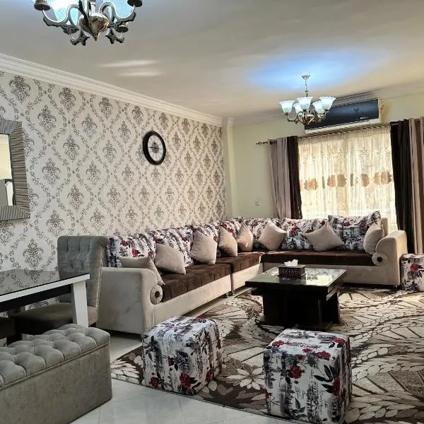 Sheikh Zayed में, होटल Luxury apartment in Sheikh Zayed City