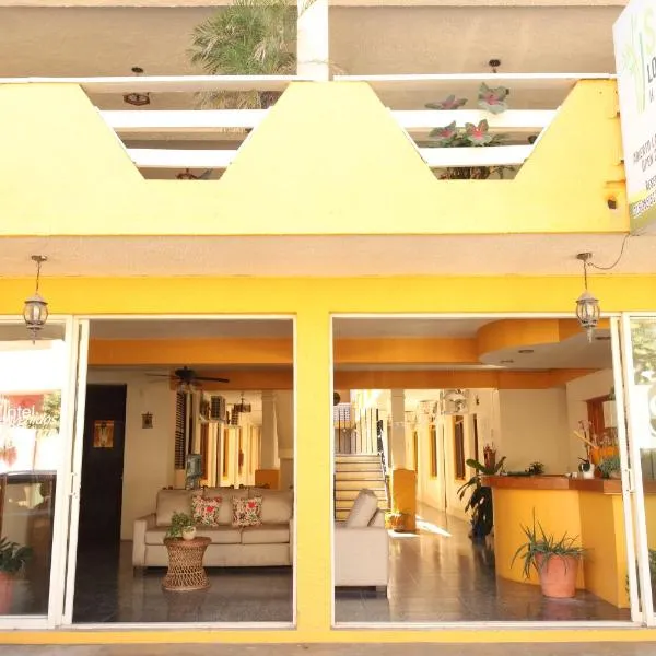 Hotel San Lorenzo: Barra de Navidad şehrinde bir otel