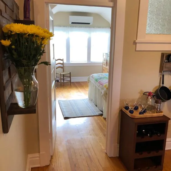 NEW! Apartment in Historic Mansion. Location! Views!, hotel in Denver