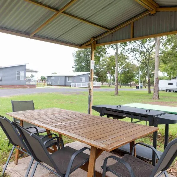 Coonamble Riverside Caravan Park, hotel en Coonamble