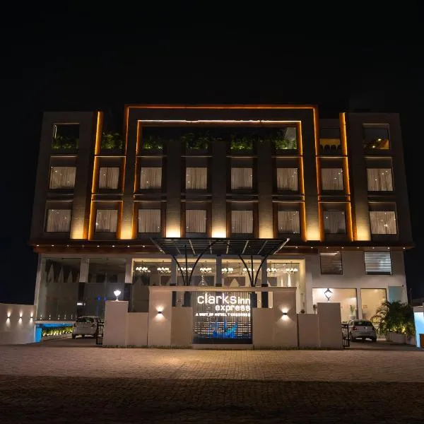 Clarks inn Express Ayodhya, hotel in Ayodhya