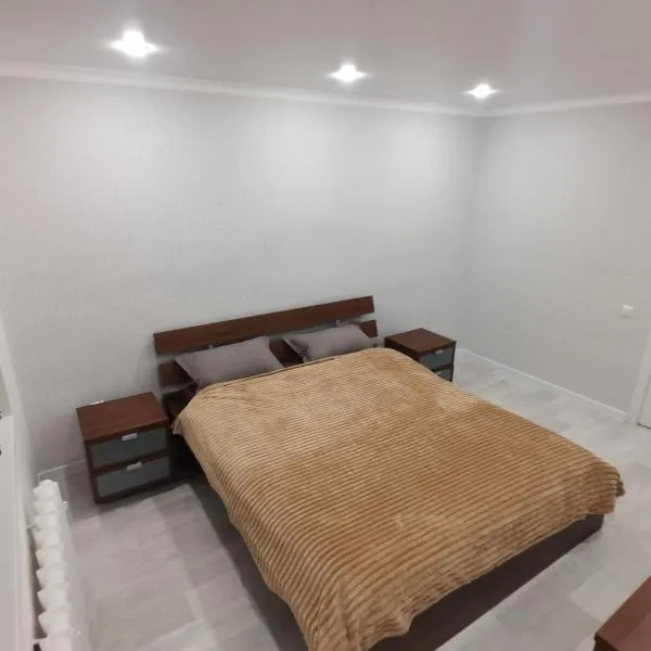 Уютные 2х комнатные апартаменты на юбилейной, hotel in Uralsk