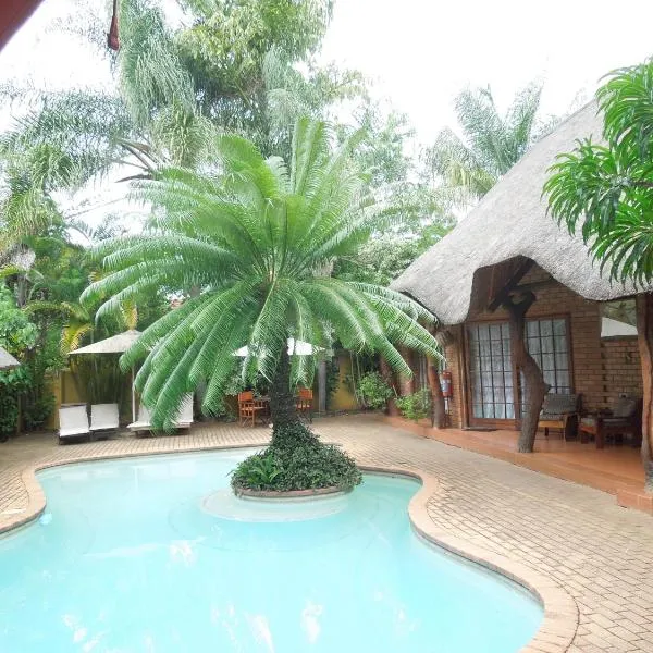 Trees Too Guest Lodge: Komatipoort şehrinde bir otel