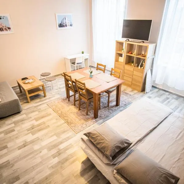 Spacious Apartment in Central Kecskemét, hotel en Kecskemét