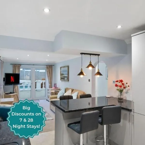 Miramont - Poolside Apartment, hotel in Guernsey