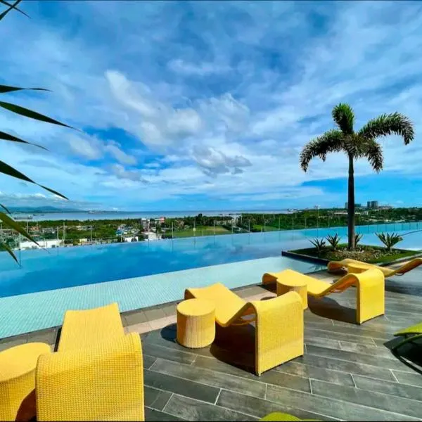 Mactan Newtown Condo with Pool access，位于麦克坦的酒店