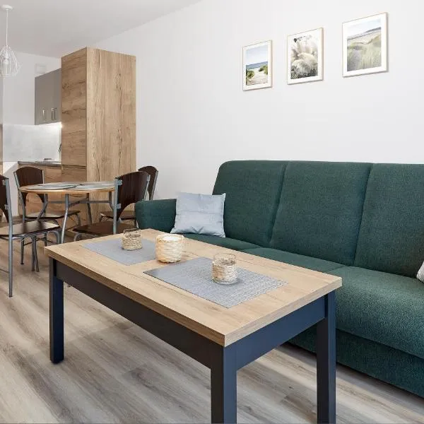 Poznań Airport Comfy Apartment by BookingHost، فندق في بوزنان