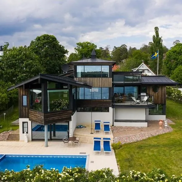 Exclusive rental of the Entire Spacious Ground Floor, Hotel in Sollentuna