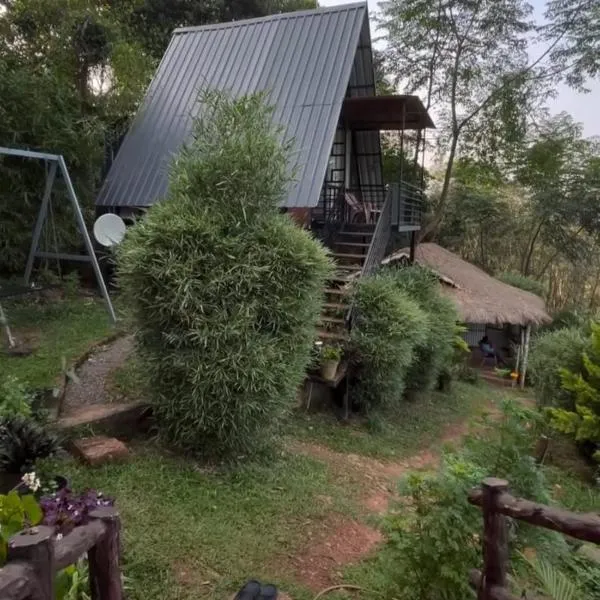 Angels Nest Home stay 2 Acra private plantation Mountain area balconey SunRice view Nearby Ngarhole wild life , Tholpetty wild life , Pakshipathalam Bird santuary , Kuruva island # Thirunelly & Thrissilery Temple Near by Secure Stay Wayanad Kerala, hotel in Chekadi