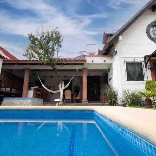 Linda casa céntrica c/alberca y jacuzzi, hotel in Xochitepec