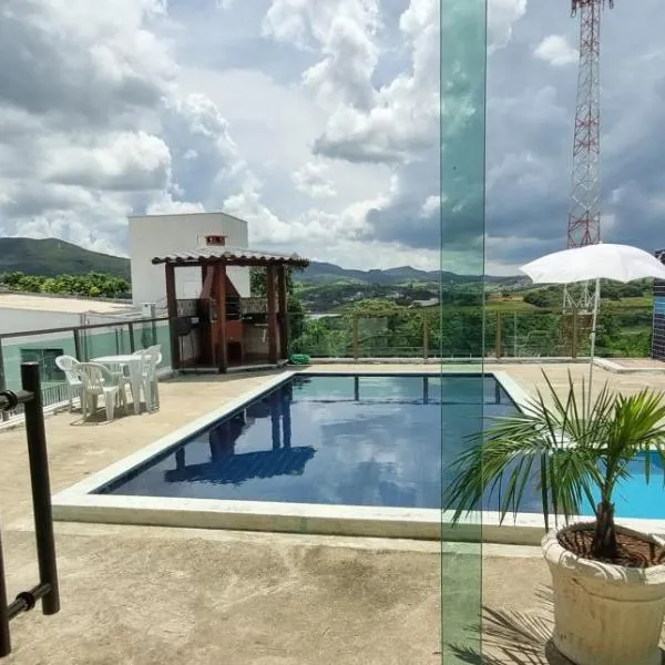 RECANTO BRENDA - Casa Luxo Capitólio com Vista pro lago, Escarpas e MorroChapeu、カピトーリオのホテル