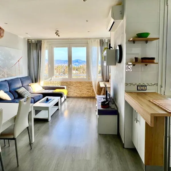 Espectacular apartamento junto al mar, con piscina en Málaga，位于马拉加的酒店