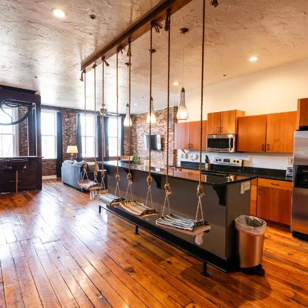 The Two Story Loft, hôtel à Springfield