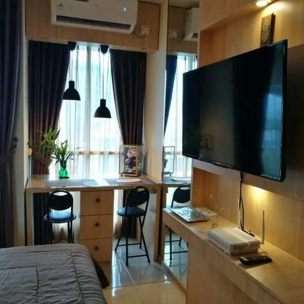 Studio Pleasant Tifolia, hotel in Jakarta