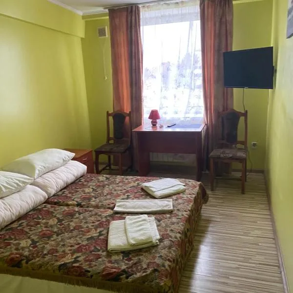 Готель Клен, hotel en Rava-Rusʼka