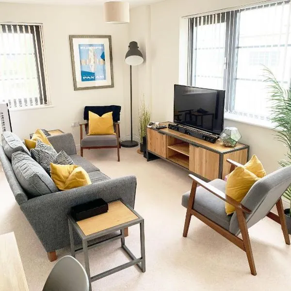 Travaal.©om - 2 Bed Serviced Apartment Farnborough, hotel v destinaci Farnborough