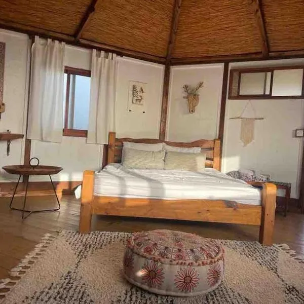 Best View Romantic Cabin In Eco Village Klil, hotel v destinaci Clil