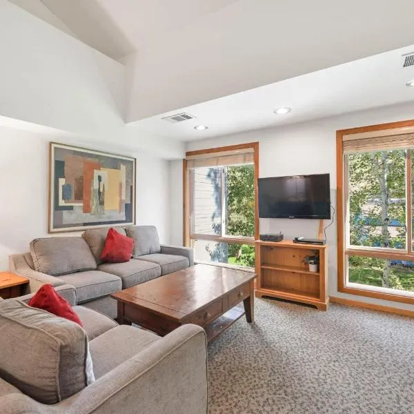 Palisades Tahoe Lodge Rentals Studio Loft #306, hotel din Olympic Valley