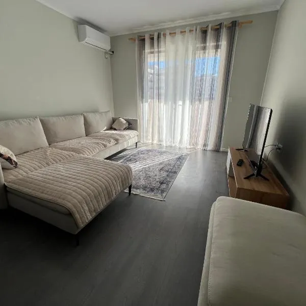 Brand new condo for rent, hotell Tiranas