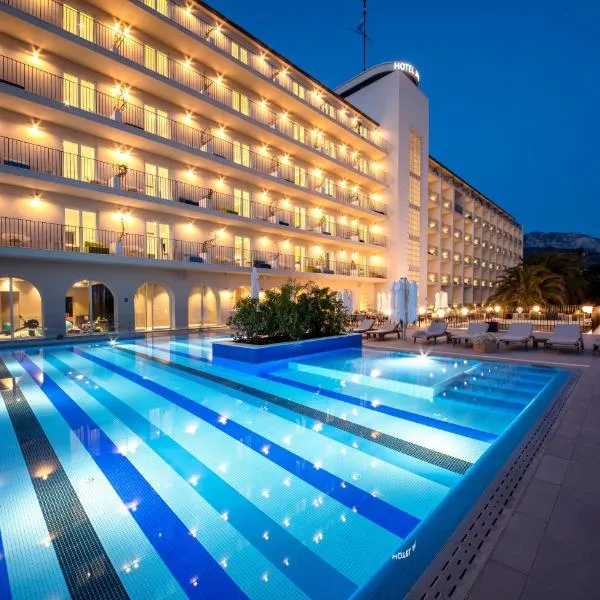 Bluesun Hotel Jadran: Tučepi şehrinde bir otel