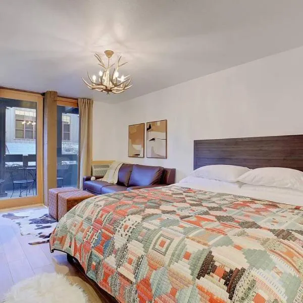 Slope Side Studio in Northstar Village!, hotel a Truckee