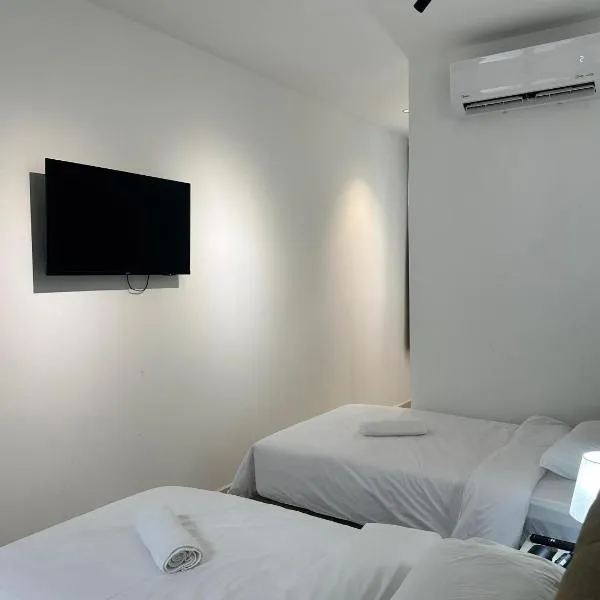 Lodge 43 House, hotel in George Town