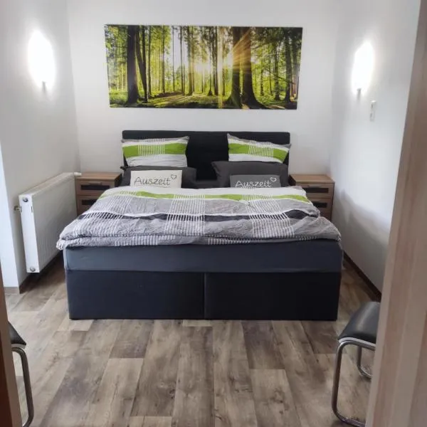 Ferienwohnung 3 am Hofladen Hellendorf, hotel en Bad Gottleuba