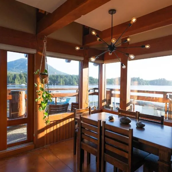 Waterfront Condo in Ucluelet: Ucluelet şehrinde bir otel