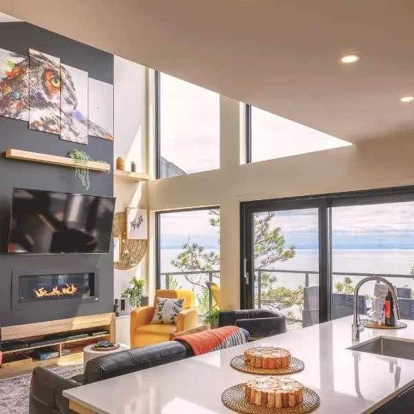 Villa Villa Expérience-Villa de la Falaise, spa, hotel in Saint-Irénée