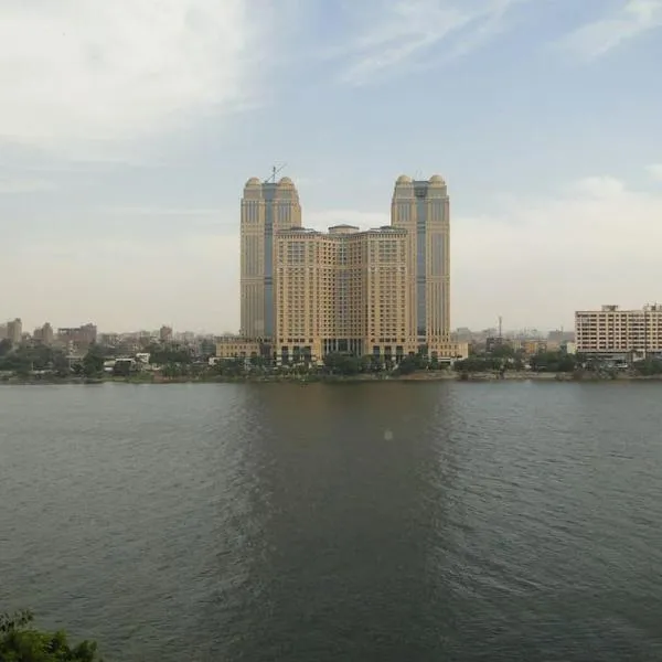 Zamalek Retreat: Premium Stay with Nile View, hotel u Kairu