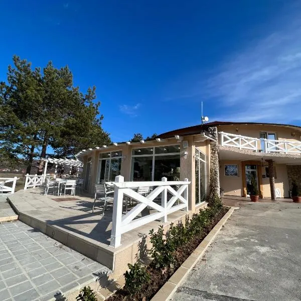 Garni hotel Oblačinsko jezero, hotel in Oblačina