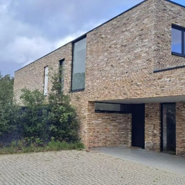 Modern spatious house near Bruges, hotel in Bruges