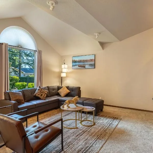 Comfy 4B/2b home near Dunes & Ocean! Pet Friendly!, hotel in Florence