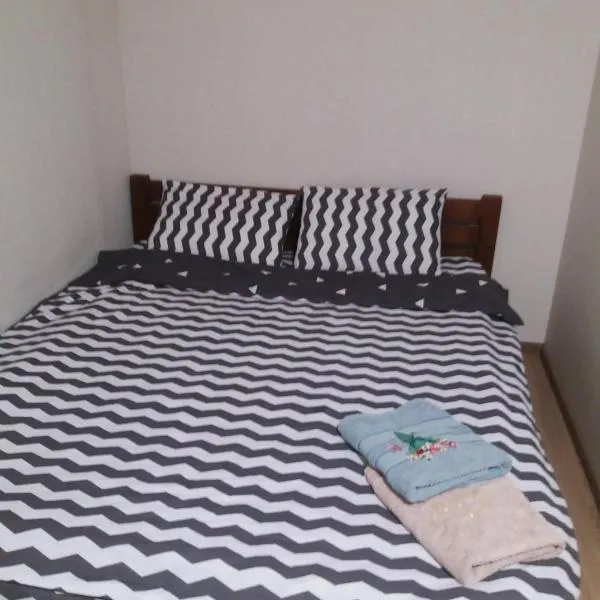 ПРОСТОРНАЯ СОЛНЕЧНАЯ ДВУХКОМНАТНАЯ квартира, ξενοδοχείο σε Khmelʼnytsʼkyy