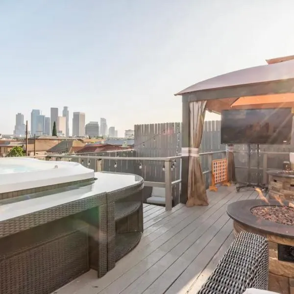 Gorgeous DTLA w/ View + Hot Tub!, hotel in Los Angeles