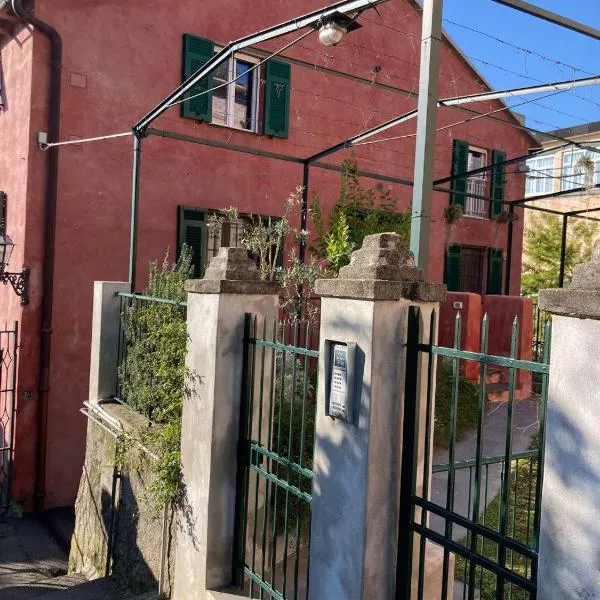 IL PERGOLATO con parcheggio privato, hotel in Genoa