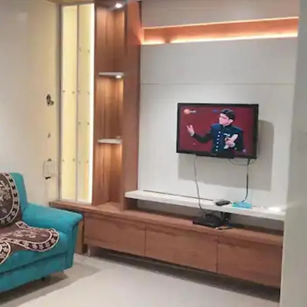 Luxurious 2BHK villa with garden, hotel a Solapur