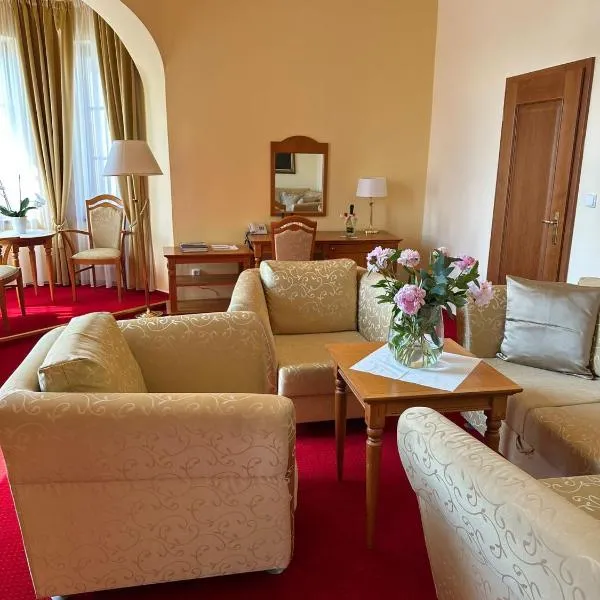 Hotel Slunce, hotel em Uherské Hradiště