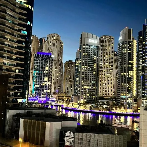 Stay in heart of Dubai Marina, walk to JBR! #3，位于迪拜的酒店
