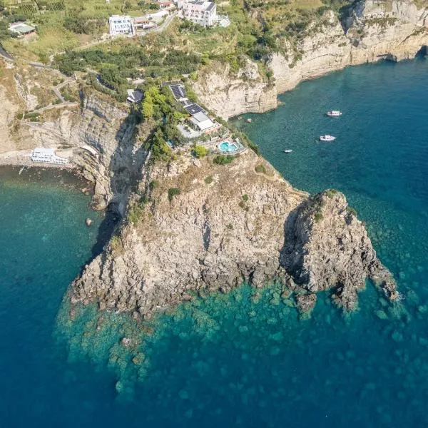 Punta Chiarito Resort，位于伊斯基亚的酒店