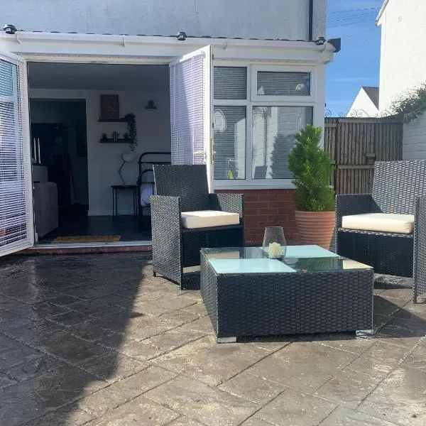 The Little Lodge - seaside town of Penarth nr Cardiff, ξενοδοχείο σε Penarth