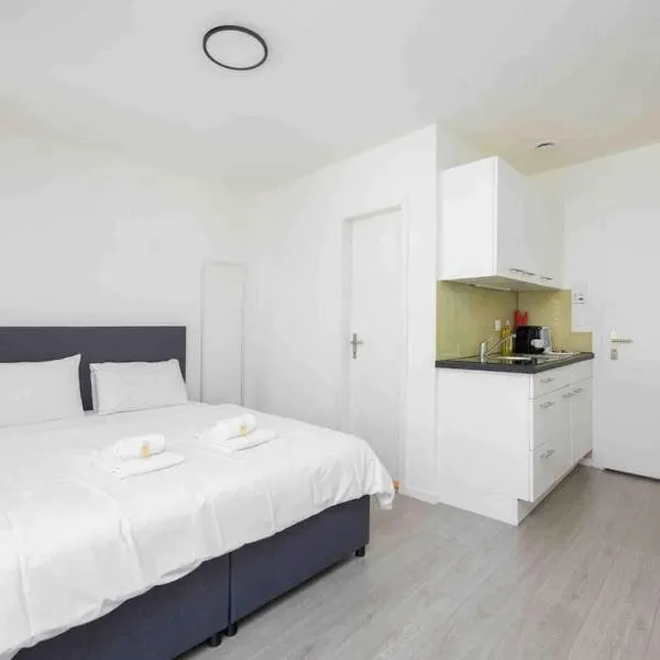 Downtown Deluxe Studio with Queen Bed BE-35, hotel v Curychu