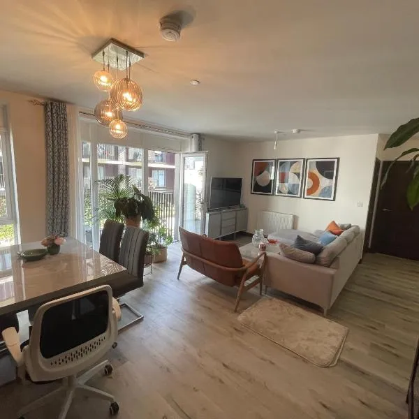 Stunning Spacious Double Room in a Modern shared Flat，位于海斯的酒店