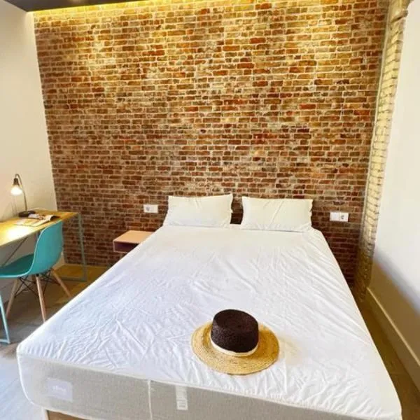 Beach Valencia Rooms Late Checkout 14 h free Netflix Tv, hotel in Valencia